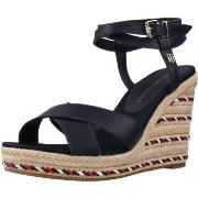 Sandaalit Tommy Hilfiger  FEMININE HIGH WEDGE SAND  41