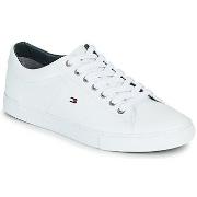 Kengät Tommy Hilfiger  ESSENTIAL LEATHER SNEAKER  42