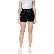 Shortsit & Bermuda-shortsit Calvin Klein Jeans  MOM J20J225154  IT 38