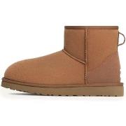 Saappaat UGG  M Classic Mini  42