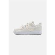 Kengät Nike  Air Force 1'07 Lv8  46