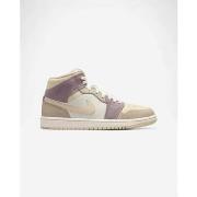 Kengät Nike  Jordan 1 Mid  40