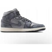 Kengät Nike  Air Jordan 1 Mid  44 1/2