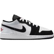 Kengät Nike  Jordan 1 Low Se  38