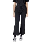 Jogging housut / Ulkoiluvaattee Converse  STAR CHEVRON OPEN HEM PANT 1...