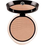 Giorgio Armani Luminous Silk Glow Fusion Powder 5.5 Medium with a