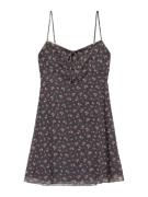 Bershka Mekko  harmaa / vaaleanvihreä / punainen