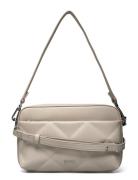 Diamond Quilt Camera Bag W/Pkt Grey Calvin Klein