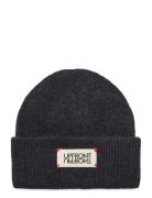 Unravel Classic Beanie Black Upfront