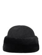 Dora Shearling Hat Black Becksöndergaard