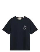Akvillads Espresso Print S/S Tee Navy Anerkjendt