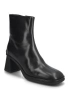 Janine Black VAGABOND