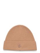 Leah-B-Icon_Hat Beige BOSS