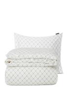 White/Beige Signature Star Sateen Bed Set White Lexington Home