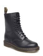 1490 Nyörisaappaat Black Dr. Martens