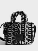 Marc Jacobs - Käsilaukut - Black/Ivory - Monogram Teddy Tote Bag - Lau...