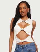 Nelly - Valkoinen - Cut Out Knot Top