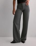 Nelly - Harmaa - Keep It Up Low Waist Suit Pants