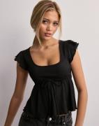 Nelly - Musta - Cute Frill Tie Top