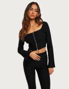 Nelly - Musta - Slim Slit Top