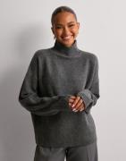 Nelly - Harmaa - Loose Polo Knit Sweater