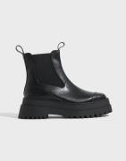 Nelly - Musta - All Day Chelsea Boot