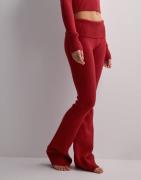 Nelly - Punainen - Tight Rib Knit Pants