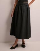 JDY - Musta - Jdyselena Hw Midi Skirt Wvn