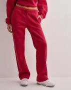 Gina Tricot - Punainen - Basic Straight Sweatpants