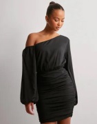 Nelly - Musta - Asymmetric Ruched Dress