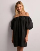 Gina Tricot - Musta - Off shoulder poplin dress