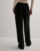 Mercer Amsterdam - Musta - Objsanne Aline Wide Pant Noos