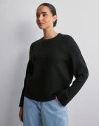 Mercer Amsterdam - Musta - Objreynard Square Sleeve O-Neck Noo