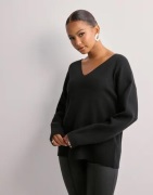 Mercer Amsterdam - Musta - Objreynard V-Neck Pullover Noos