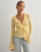 Nelly - Keltainen - Flounce Wrap Blouse