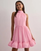 Malina - Vaaleanpunainen - Fern Halterneck Ruffled Mini Dress