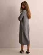 Pieces - Harmaa - Pcmaggy Ls Knit Dress Noos Bc