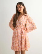 Vero Moda - Vaaleanpunainen - Awaudora Ls Short Wrap Dress