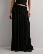 Nelly - Musta - Dreamy Skirt