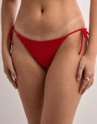 Nelly - Punainen - Flavour Straight Bikini Panty
