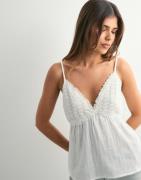Pieces - Valkoinen - Pclatina Strap Top Wvn Bc