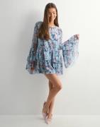 Vero Moda - Kukallinen - Vmstarry Ls Ruffle Mini Dress Exp