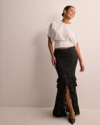 Nelly - Musta - Delicate Lace Skirt