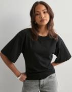 Neo Noir - Musta - Asha Boxy Tee