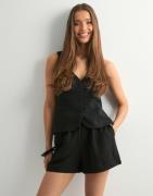 Gina Tricot - Musta - Relaxed high waist shorts