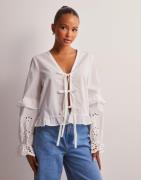 Vero Moda - Valkoinen - Vmsehra Ls Front Tie Top Wvn Ga