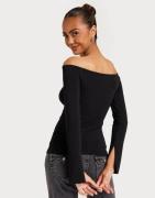 Nelly - Musta - Off Shoulder Slit Top