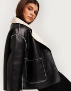 Pieces - Musta - Pcfranny Short Pu Teddy Jacket