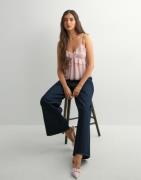 Nelly - Vaaleanpunainen - Flounce Strap Top