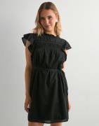 Vero Moda - Musta - Vmtrine Sl Short Lace Dress Wvn Ga